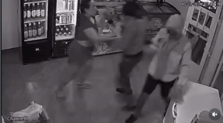 Bestial asalto a un kiosco en Bella Vista